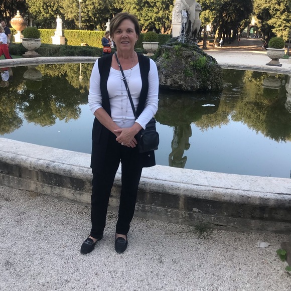 Meet your Posher, Lisa - Picture 1 of 1